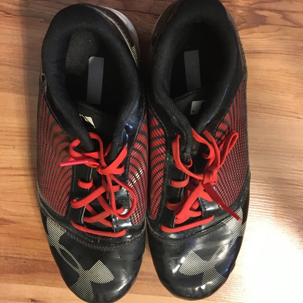 Under Armour black baseball cleats Size 6